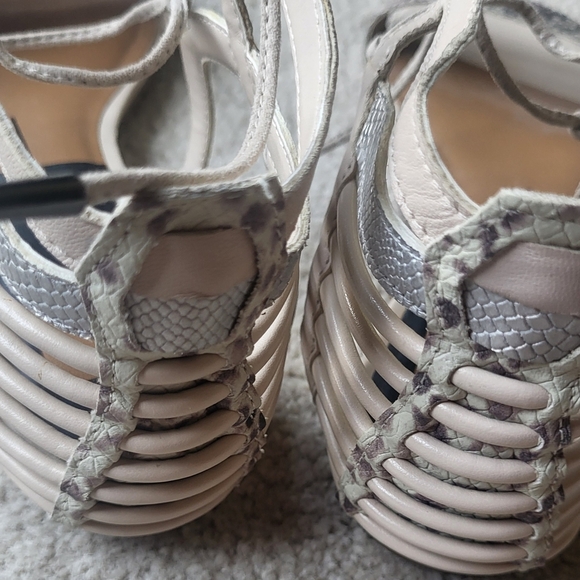 DOLCE VITA Beige and Faux Snake Tie Front Cage Gladiator Sandals Size 8 Flats - Picture 4 of 7